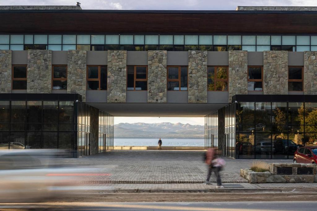 Radisson Blu Bariloche · vista desde el Nahuel Huapi